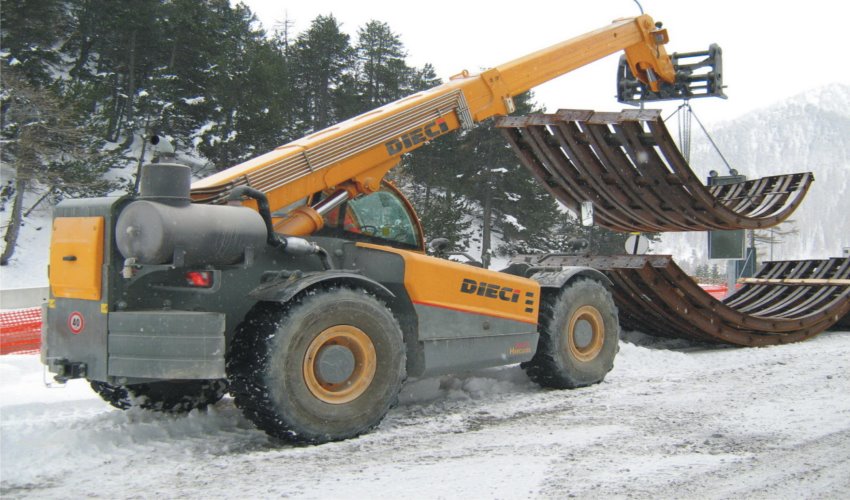 Handling High Capacity Telehandler with Important Supervisory Attributes