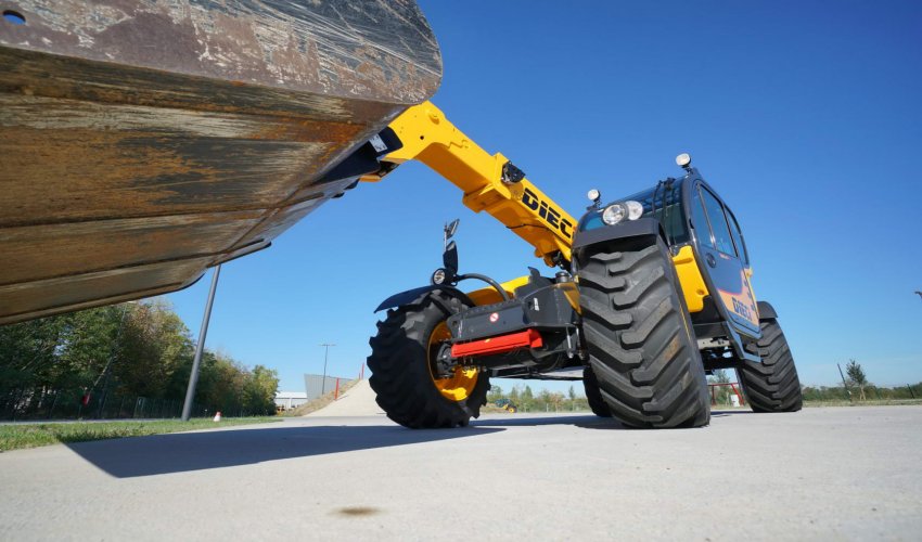 What Are The Biggest Trends In Rotating Telehandlers